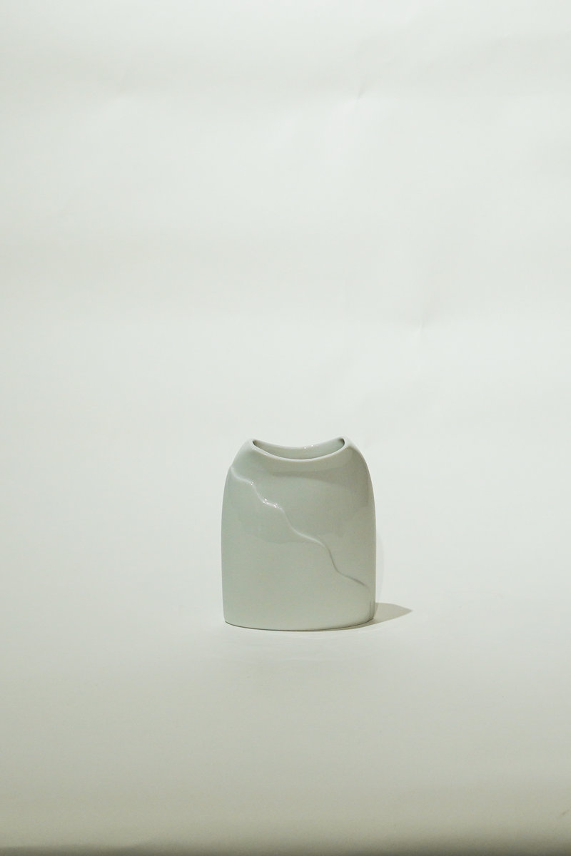 PORCELAIN VASE   VINTAGE OP ART VASE