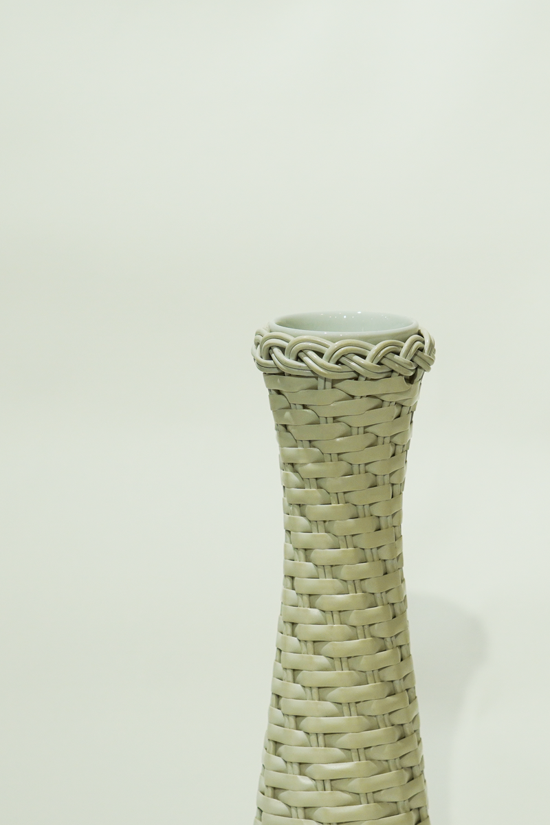 PORCELAIN VASE   VINTAGE OP ART VASE