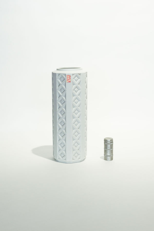 PORCELAIN VASE - 20 VINTAGE OP ART VASE