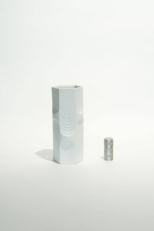 PORCELAIN VASE - 13 VINTAGE OP ART VASE