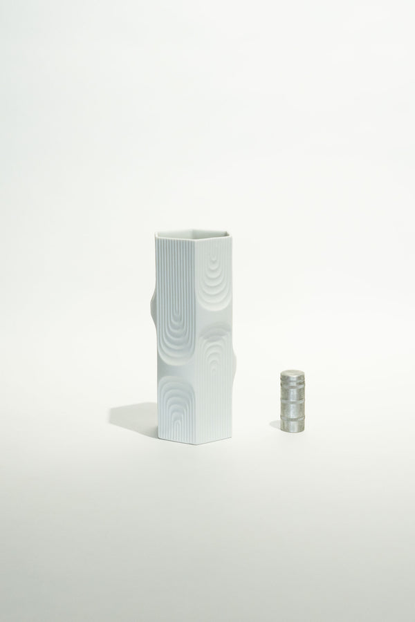 PORCELAIN VASE - 13 VINTAGE OP ART VASE