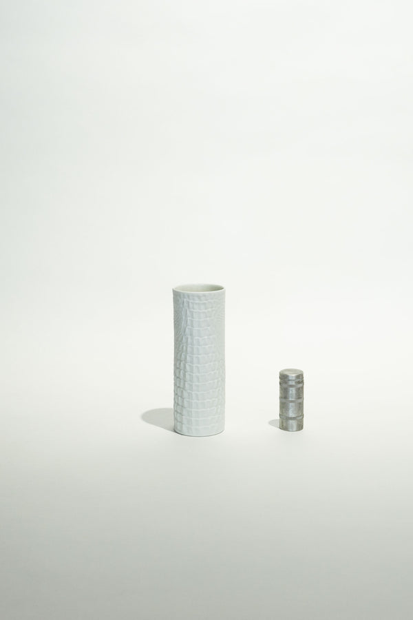PORCELAIN VASE - 24 VINTAGE OP ART VASE