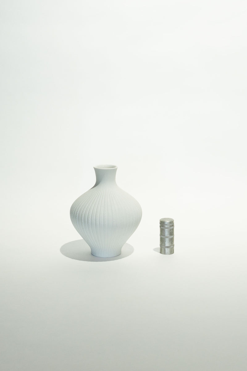 PORCELAIN VASE - 2 VINTAGE OP ART VASE